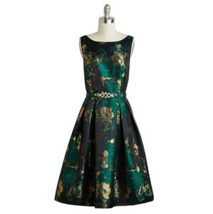 Eliza J Modcloth Polished Introductions dress in size 6, belt included